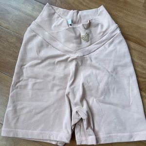 CLS seamless front scrunch shorts